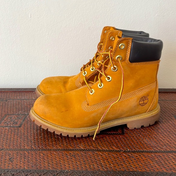 Timberland Classic Boots - Picture 1 of 8